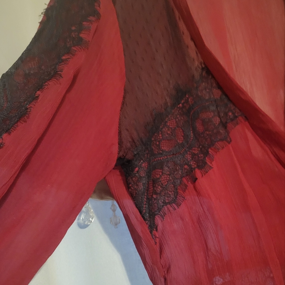 Delicate Lace Cmisole - Picture 2 of 2